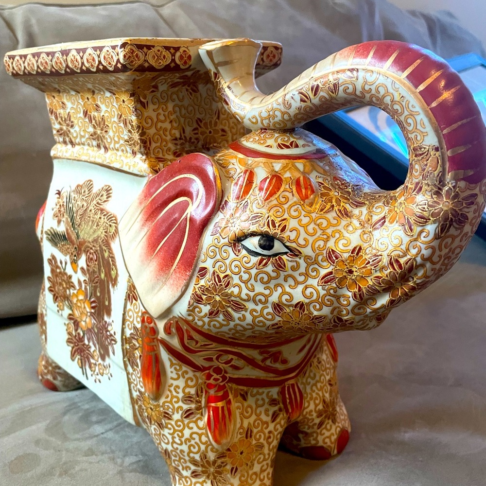 Satsuma Elephant beautiful rich colors. Excellent condition.